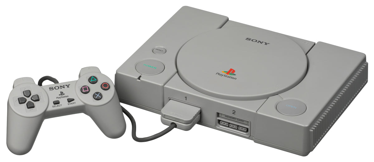 PlayStation original com o comando, a consola cujo som de arranque se tornou um dos mais reconhecidos dos videojogos