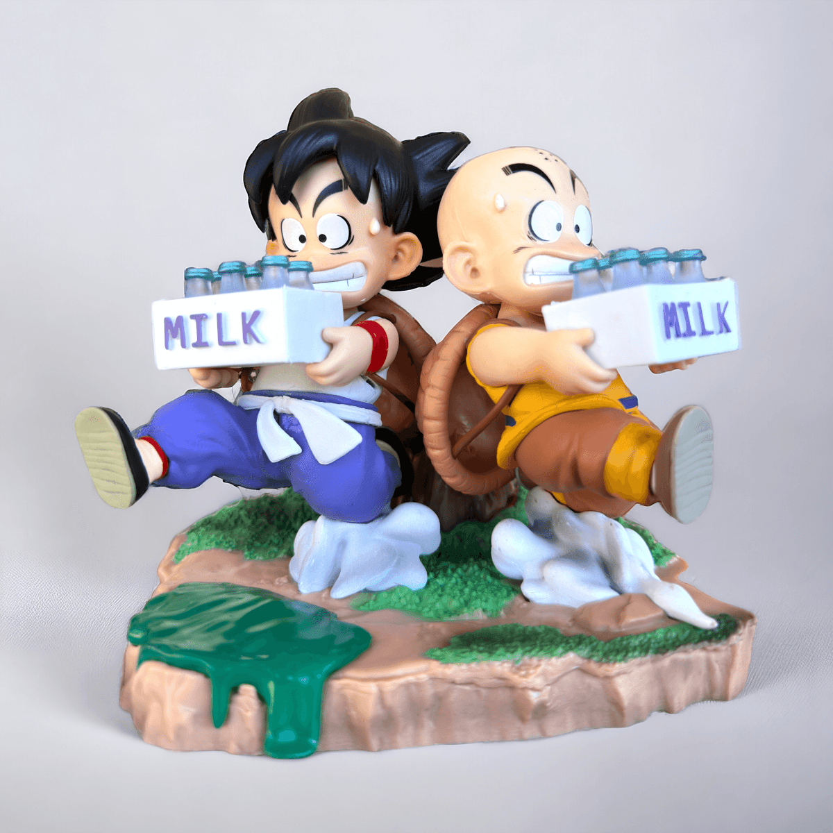 Capsule.pt - Figura Dragon Ball - Son Goku e Krillin - 16 cm