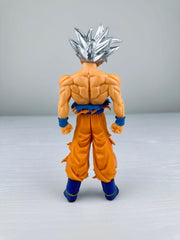 Capsule.pt - Figura Dragon Ball - Goku Ultra Instinct - 18 cm