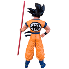 Capsule.pt - Figura Dragon Ball - Son Goku com Bastão Mágico - 21 cm
