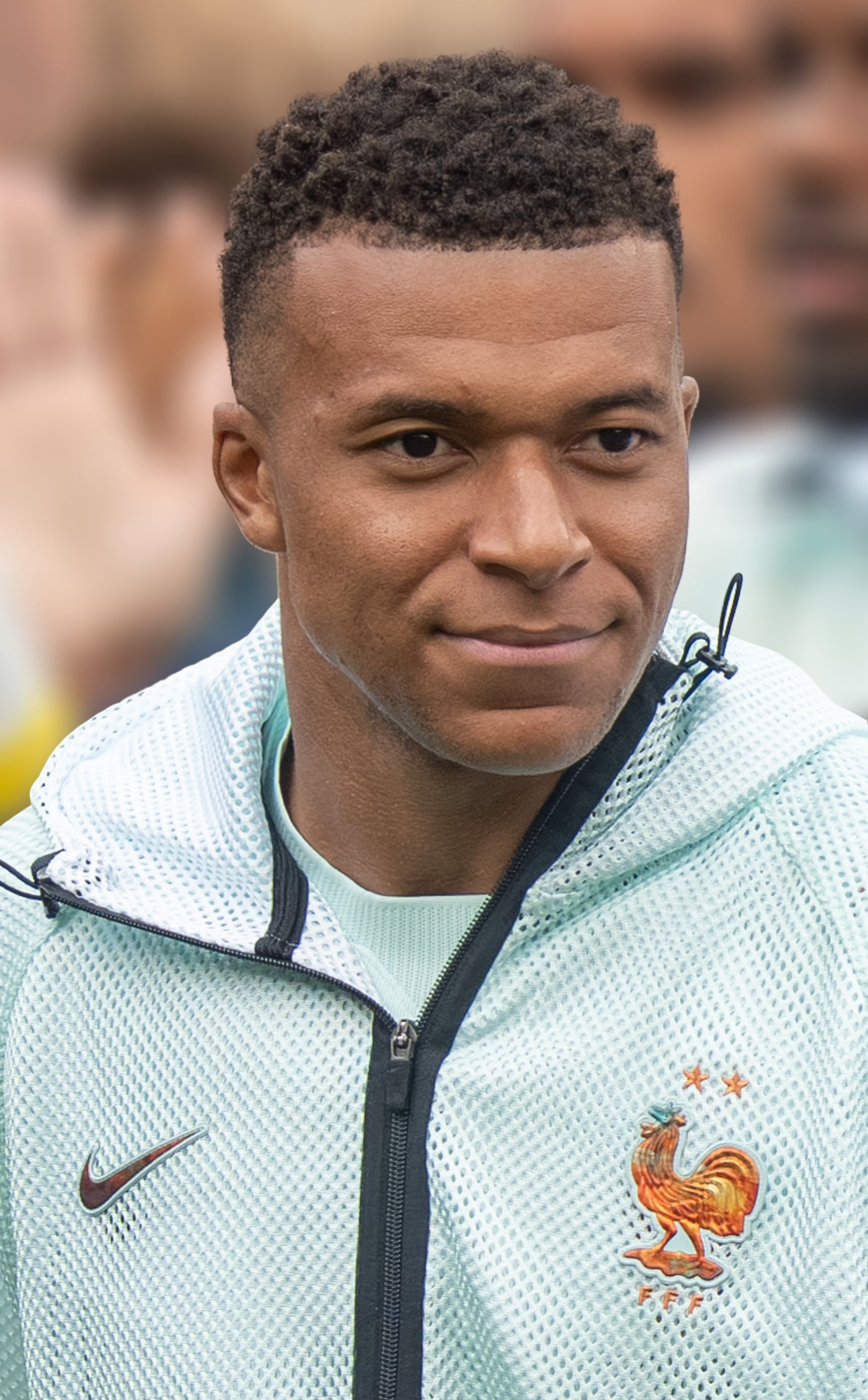 Kylian Mbappé, o novo rosto da capa do EA Sports FC 27