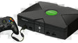 Consola Xbox original de 2001 com o comando Duke, que inspira o novo comando X25 dos 25 anos da Xbox