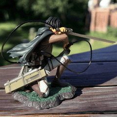 Figura Attack on Titan - Levi Ackerman - 15 cm - Capsule.pt