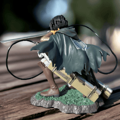 Figura Attack on Titan - Levi Ackerman - 15 cm - Capsule.pt