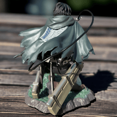 Figura Attack on Titan - Levi Ackerman - 15 cm - Capsule.pt