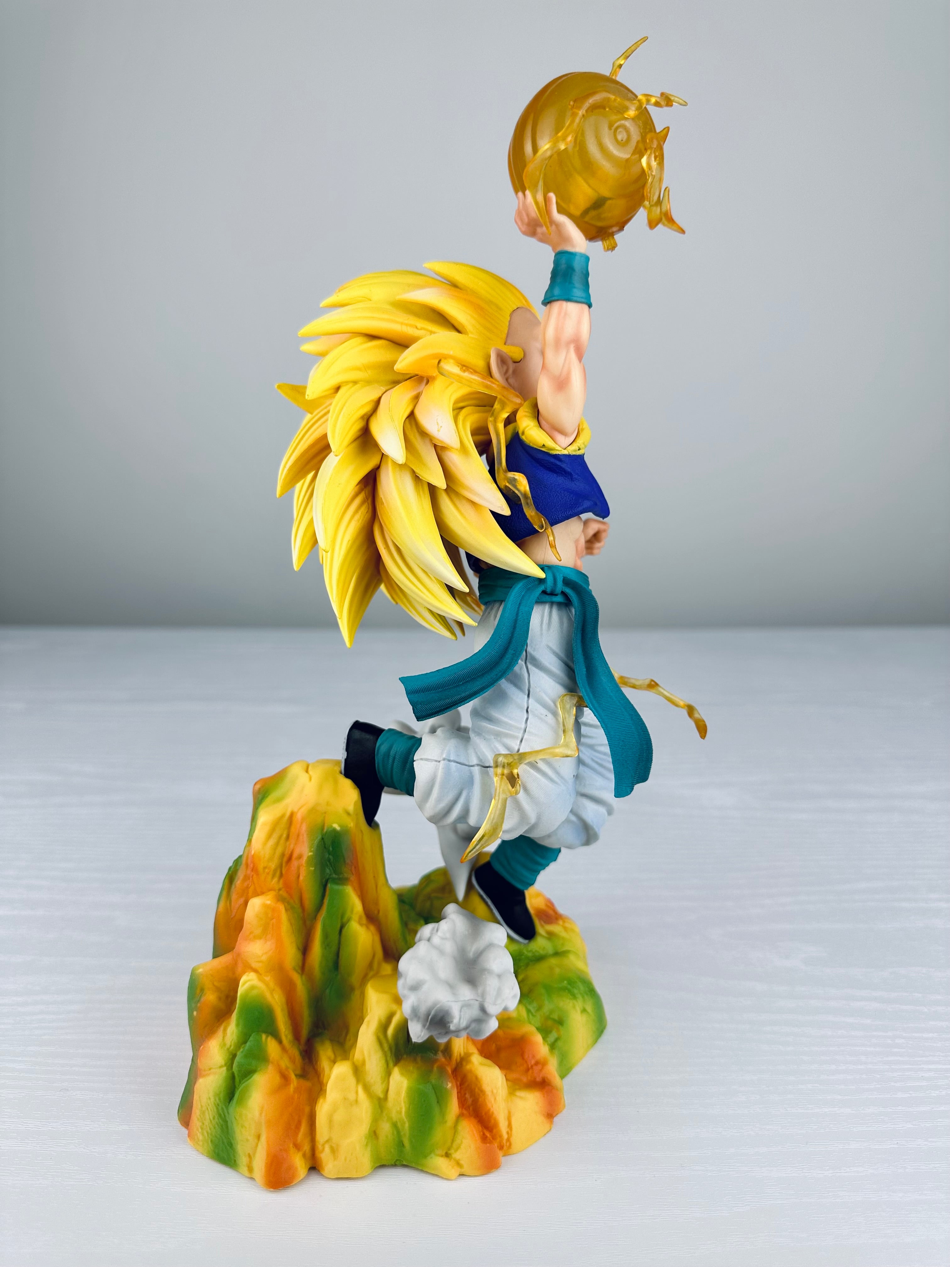 Figura Dragon Ball - Gotenks Super Saiyan 3 - 28 cm