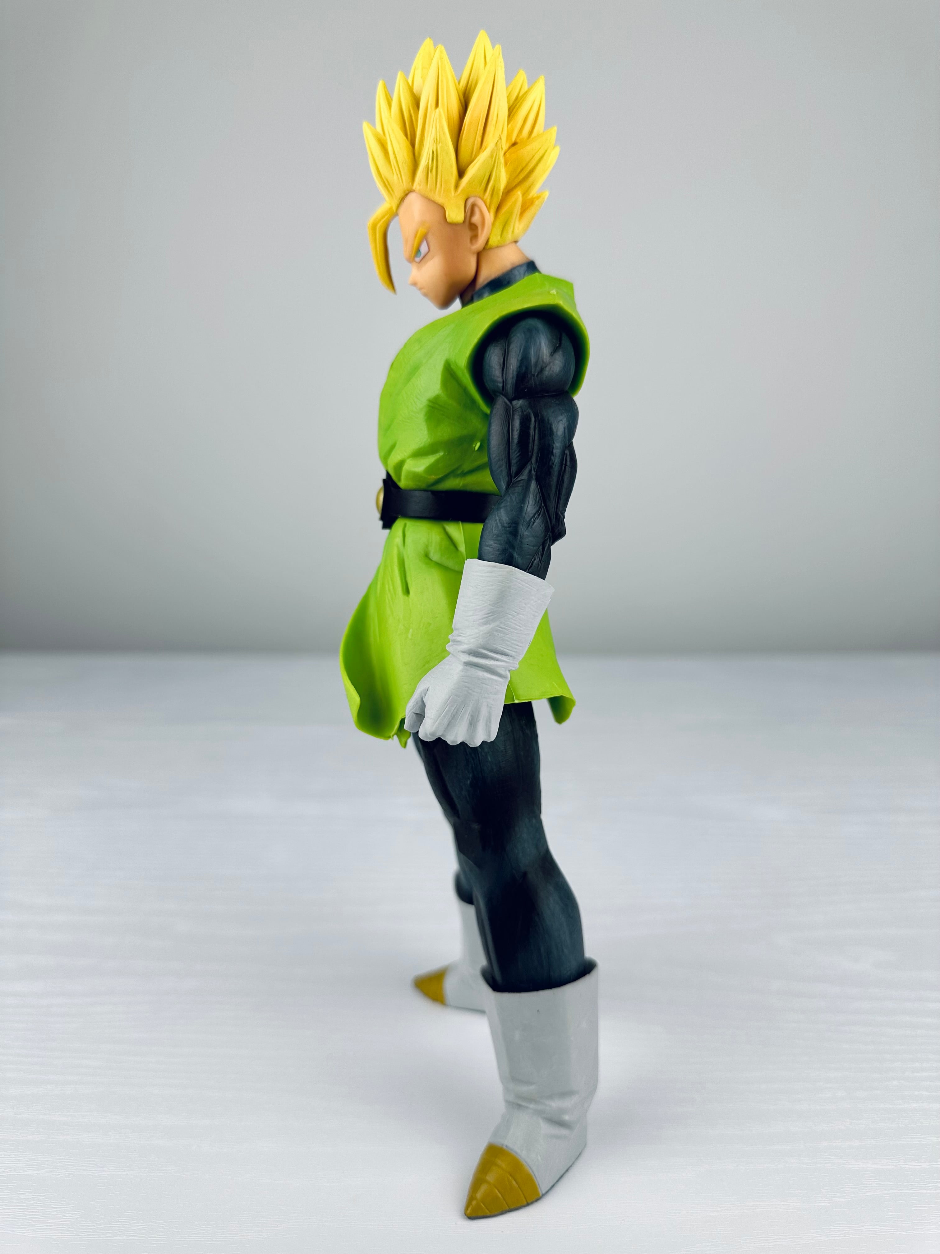 Figura Dragon Ball - Gohan Super Saiyan 2 (Saiyaman) - 26 cm