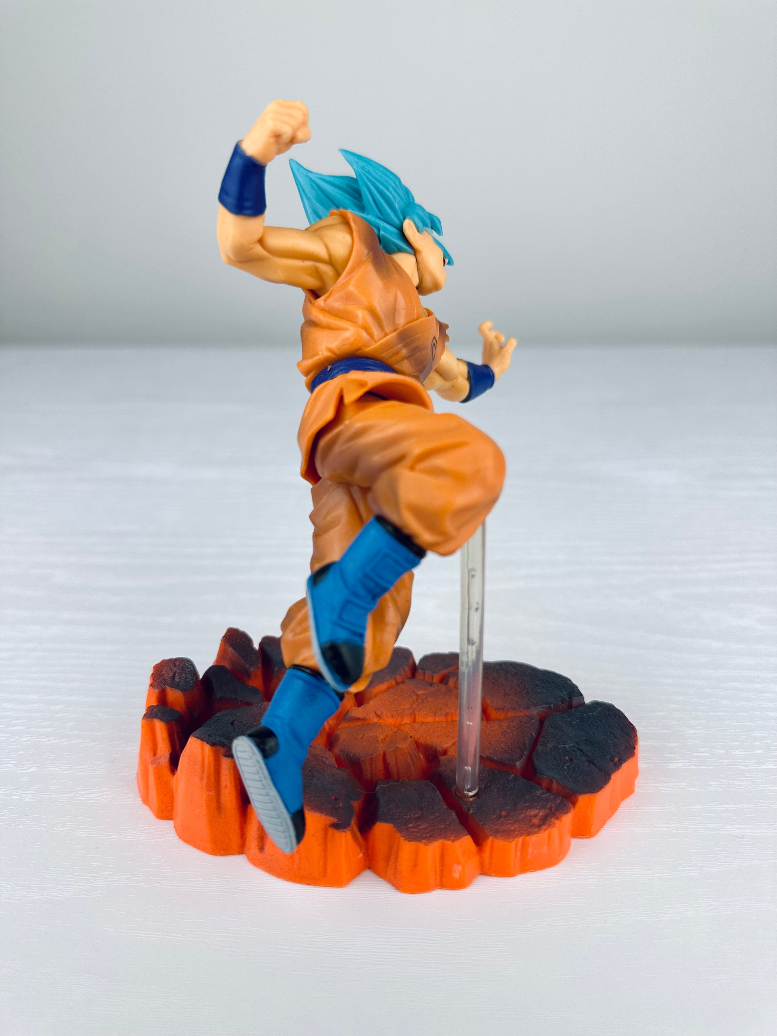 Figura Dragon Ball - Goku Super Saiyan Blue - 17 cm