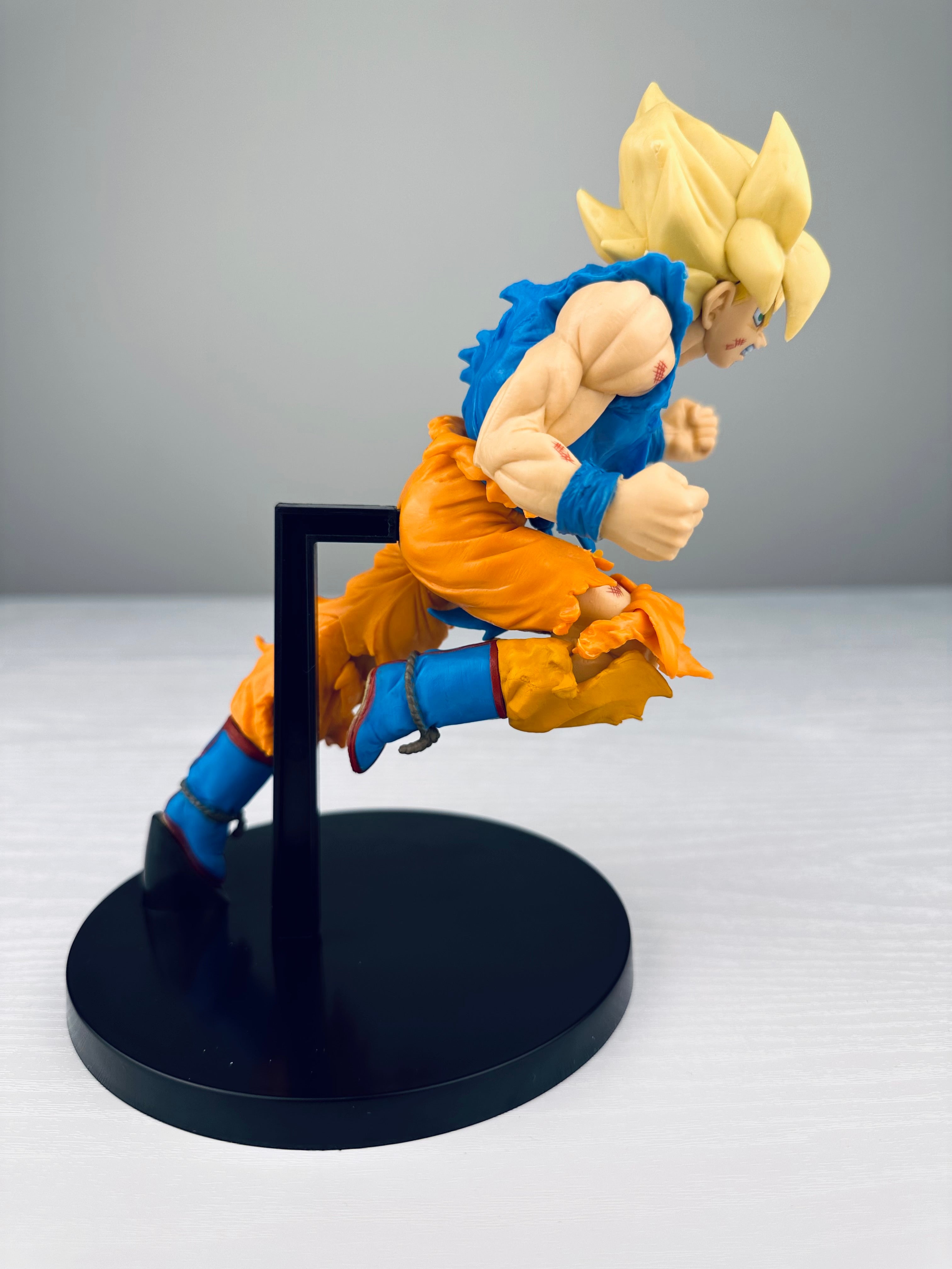 Figura Dragon Ball - Goku Super Saiyan - 21 cm