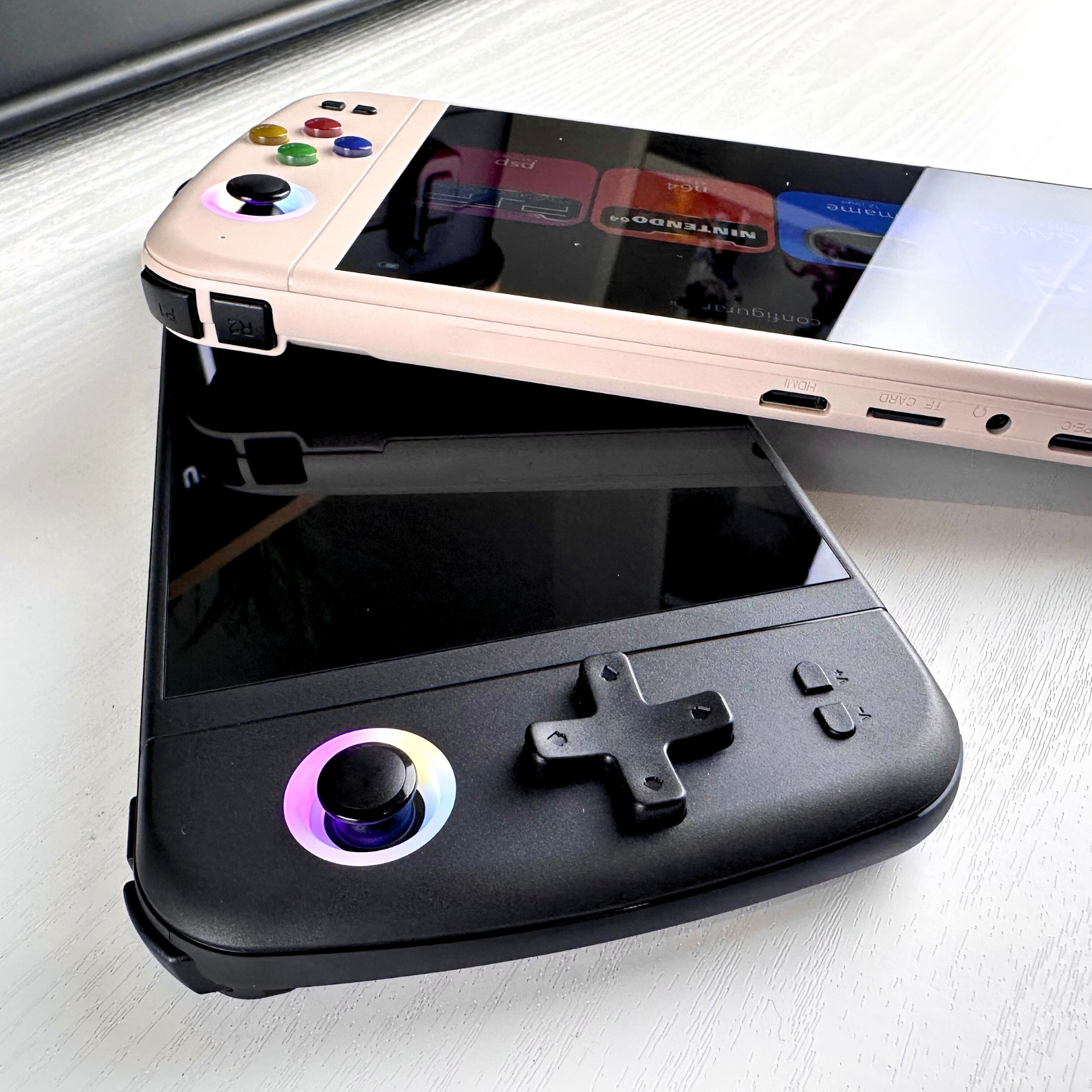 Consola Portátil RetroCapsule™ Titan 7 - 20.000 Jogos