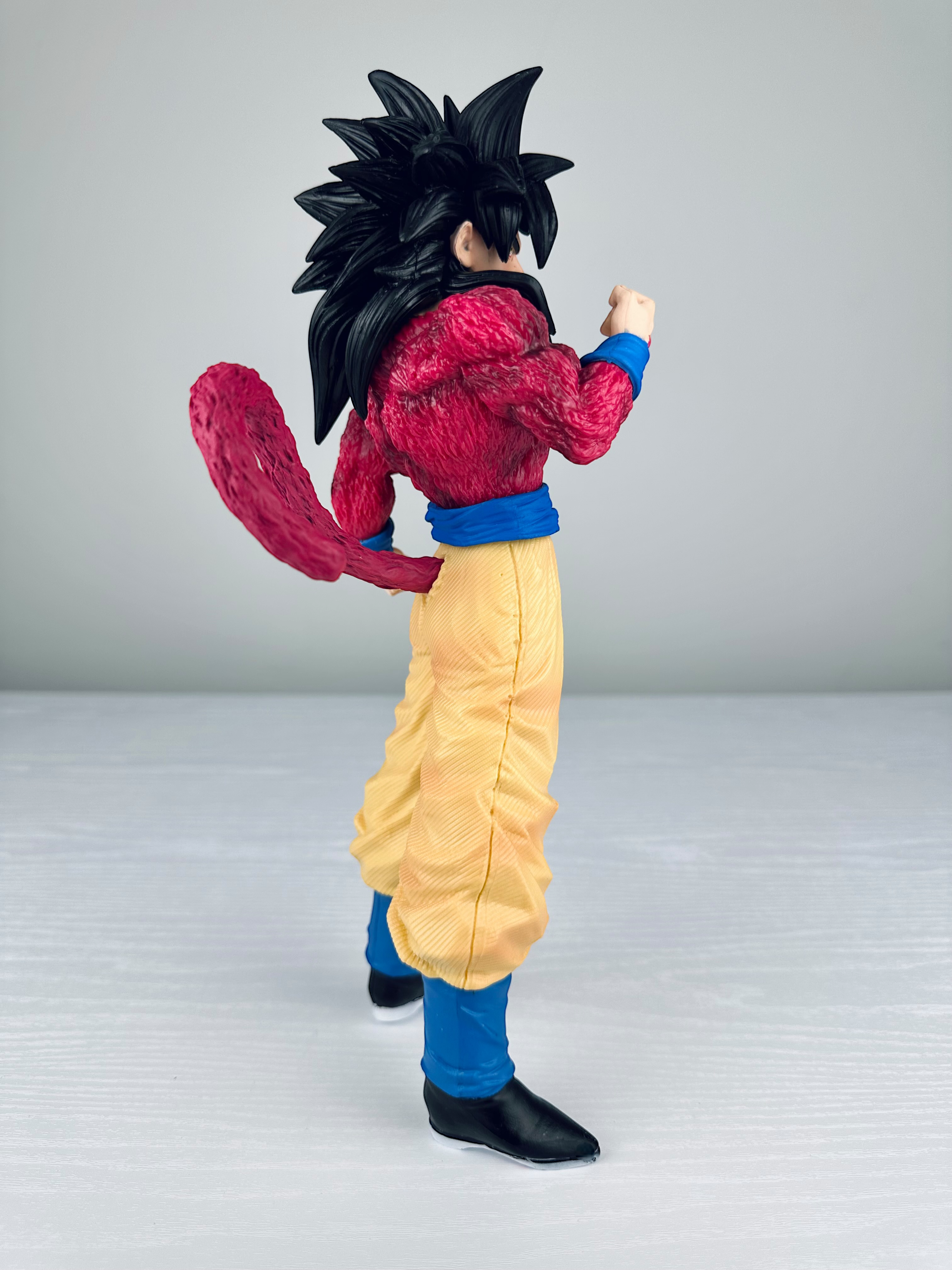 Figura Dragon Ball - Goku Super Saiyajin 4 - 31 cm