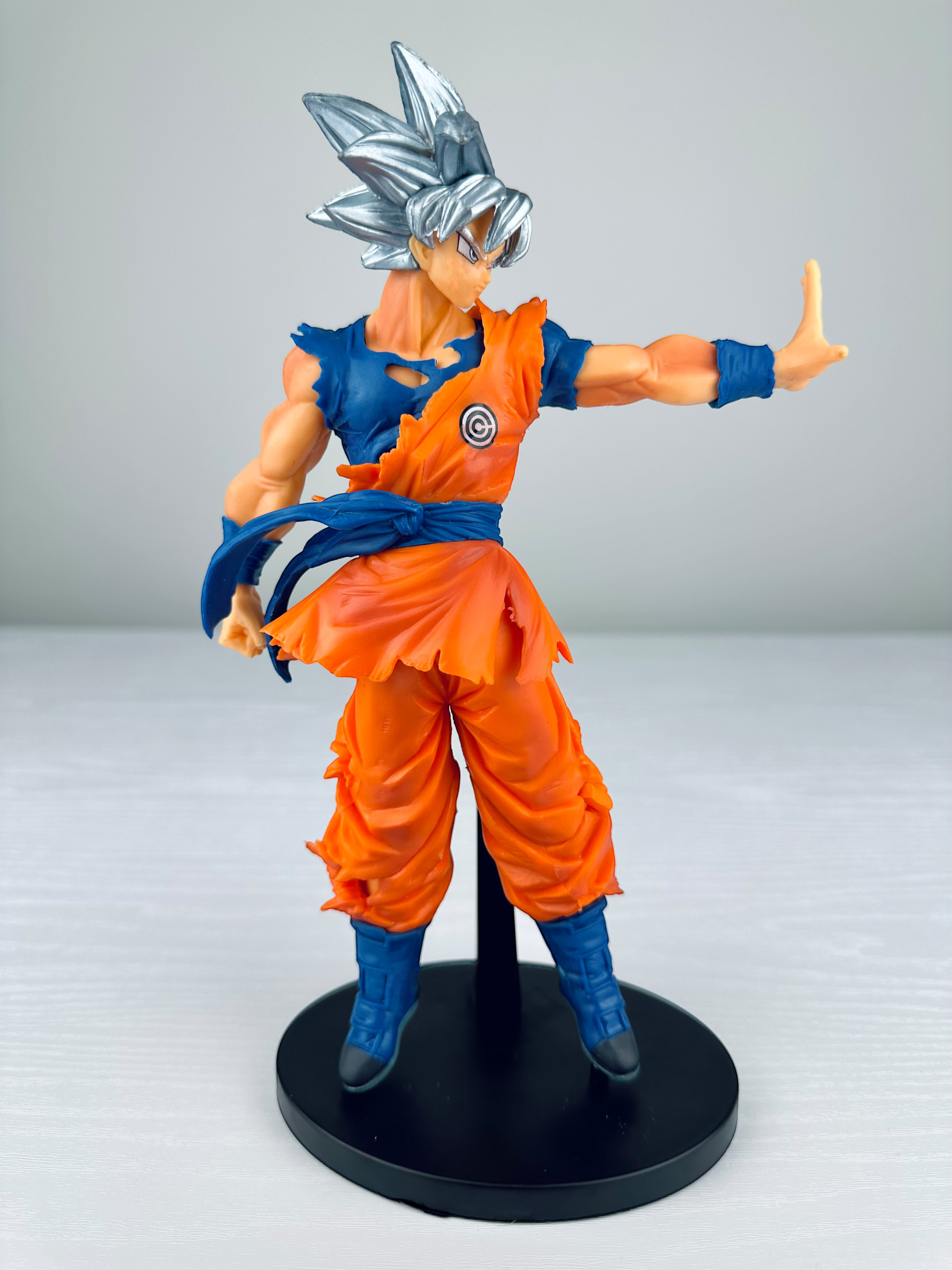 Figura Dragon Ball - Goku Ultra Instinto - 25 cm