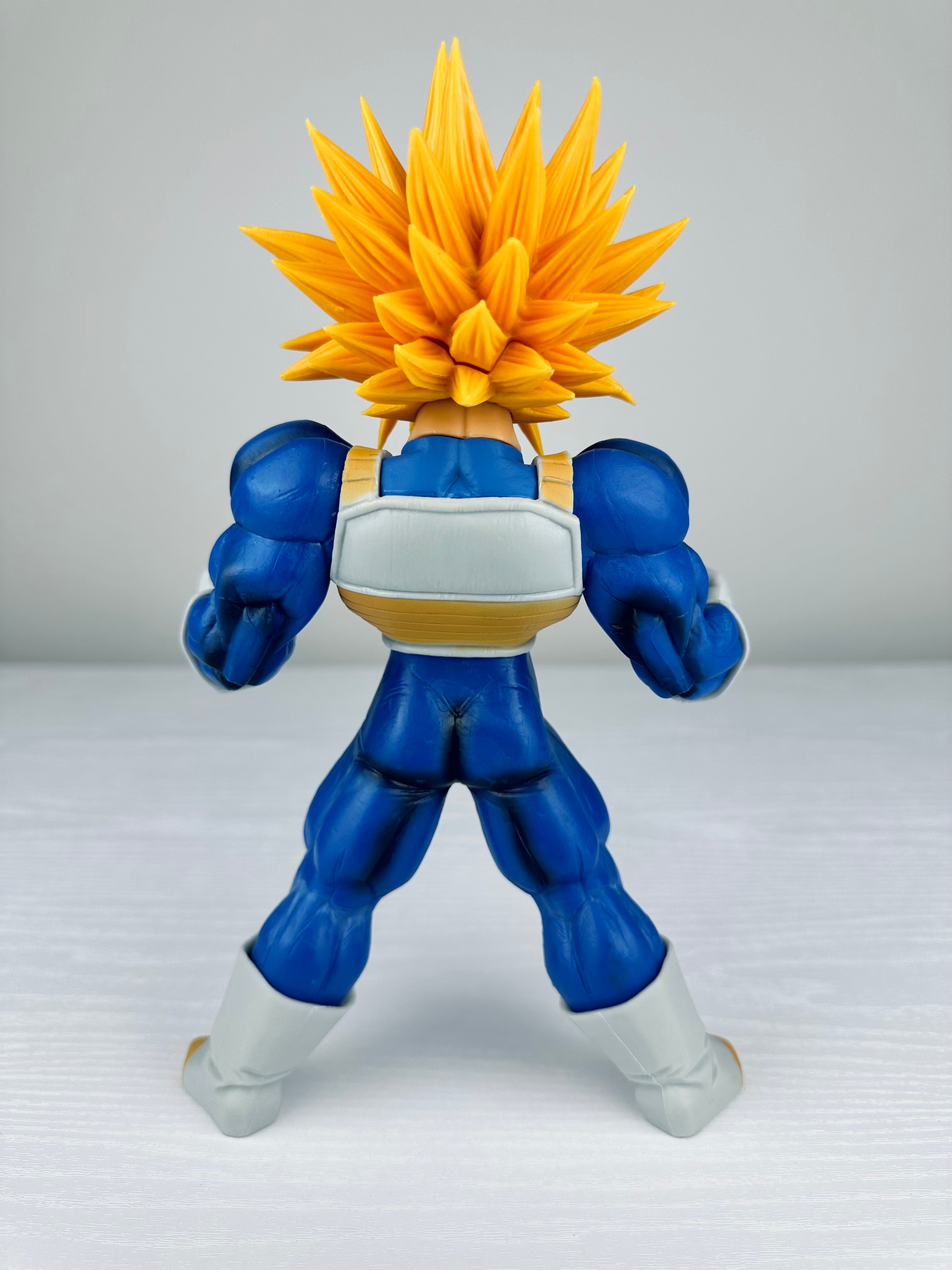 Figura Dragon Ball - Super Trunks - 27 cm